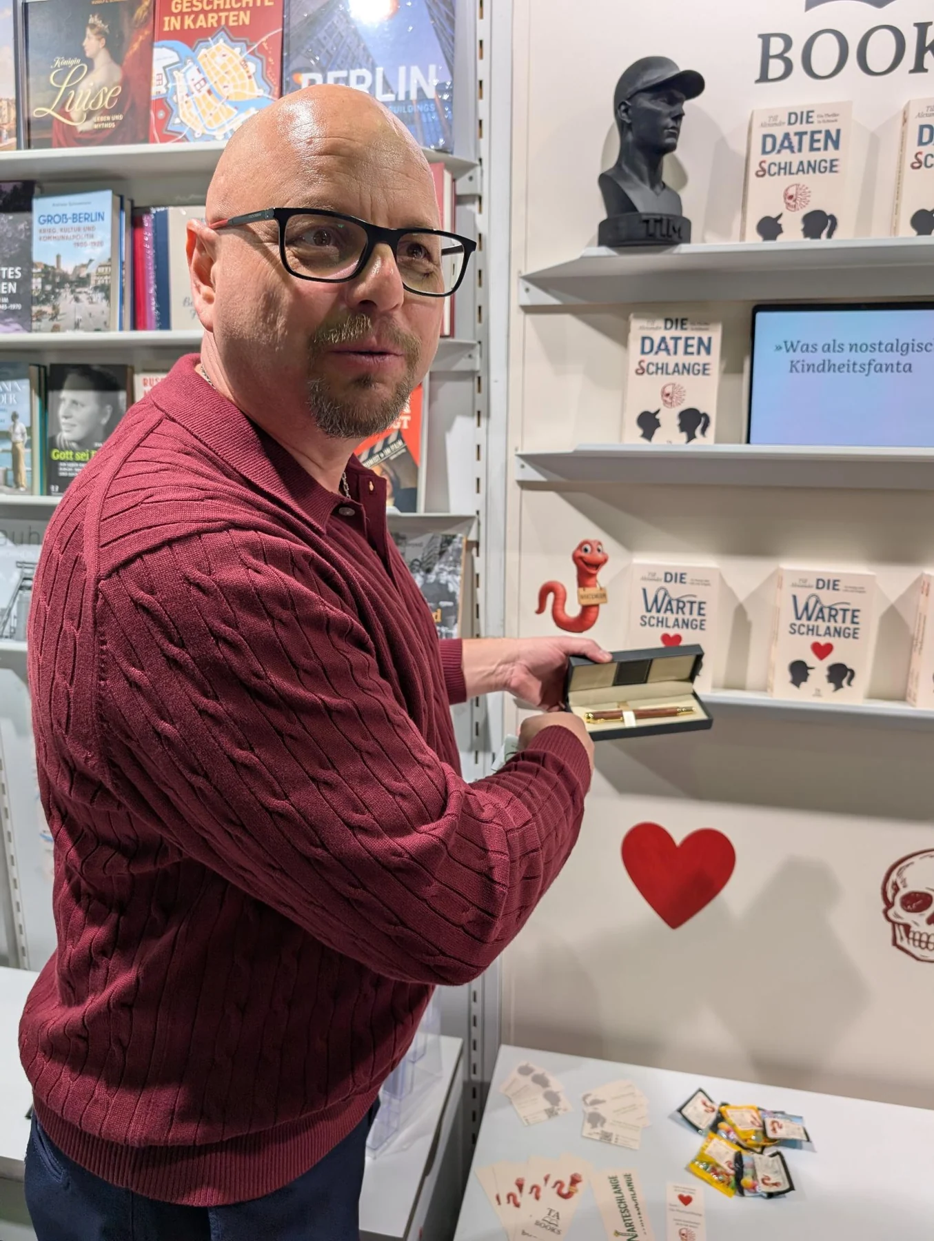 Am Stand von TA Books
