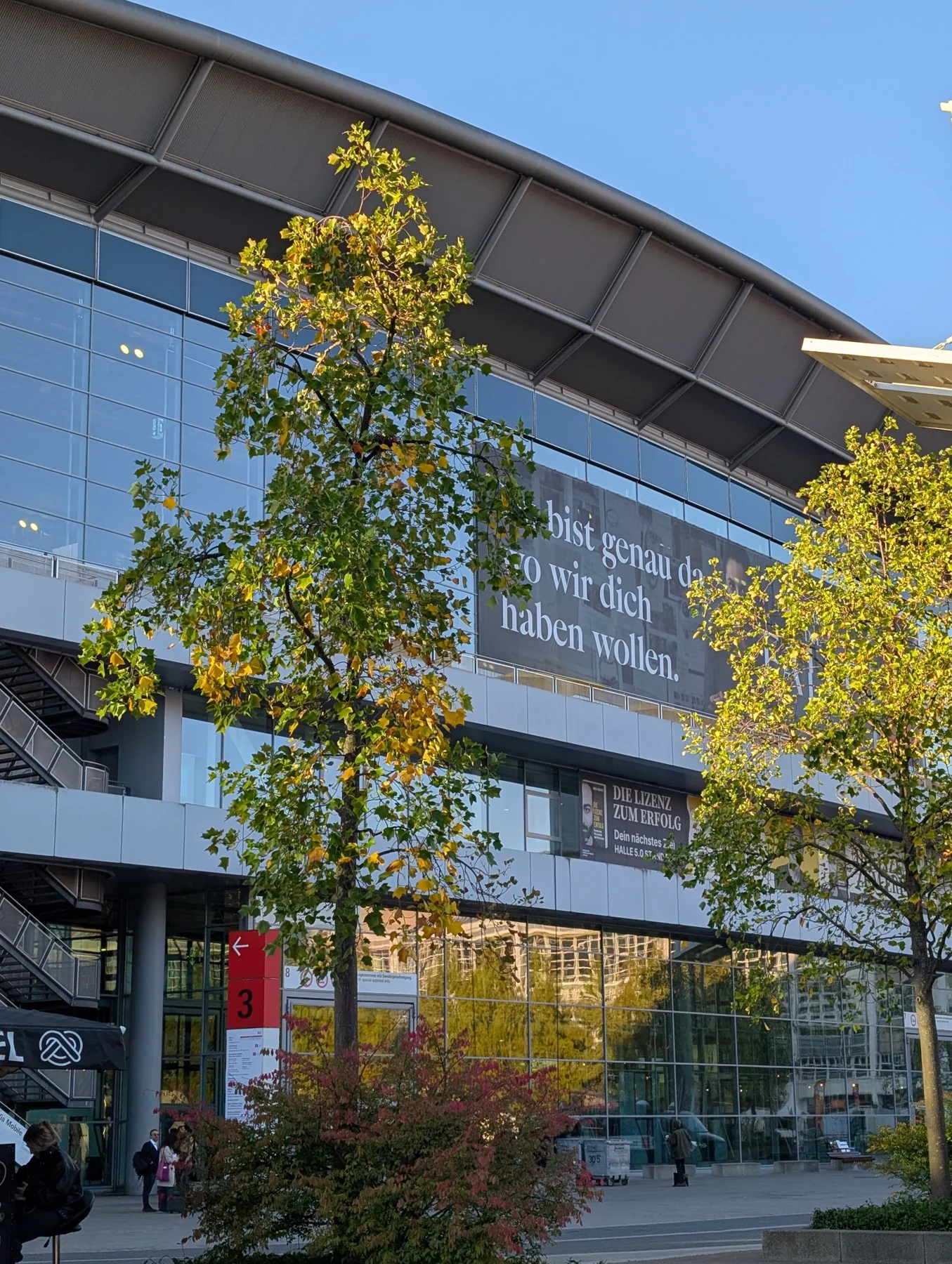 Die Messe bei Sonnenschein